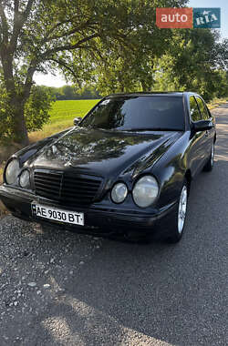 Седан Mercedes-Benz E-Class 2000 в Каменском