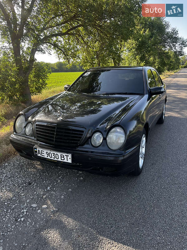 Mercedes-Benz E-Class 2000