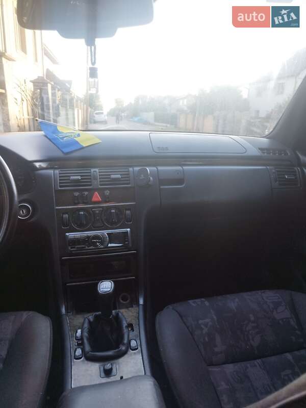 Седан Mercedes-Benz E-Class 1996 в Львові