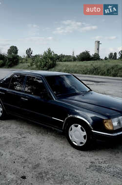 Седан Mercedes-Benz E-Class 1987 в 