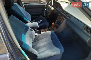 Седан Mercedes-Benz E-Class 1987 в 