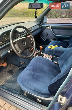Седан Mercedes-Benz E-Class 1987 в 