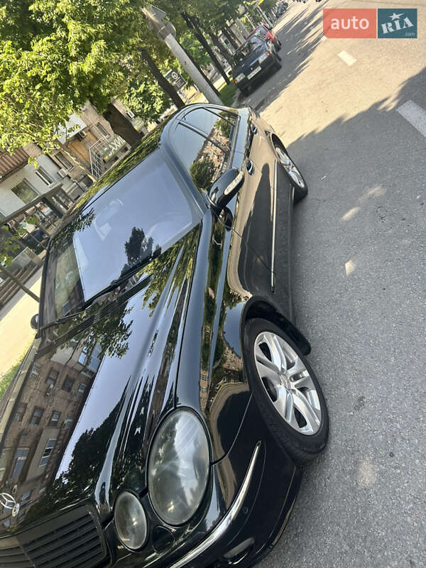Mercedes-Benz E-Class 2005