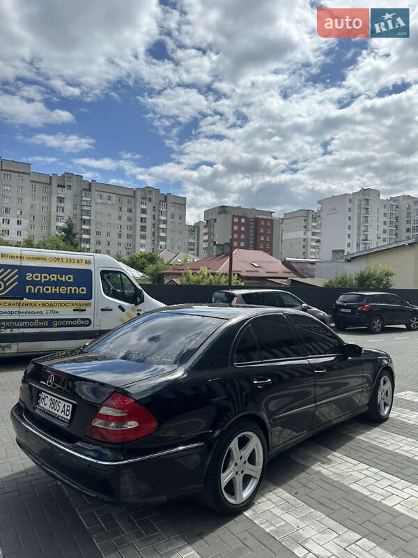 Седан Mercedes-Benz E-Class 2004 в Львове