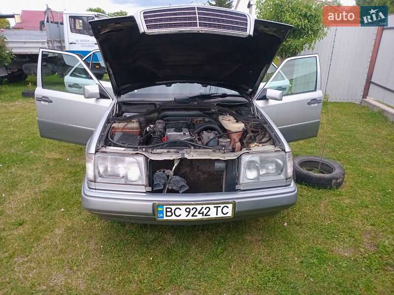 Седан Mercedes-Benz E-Class 1993 в Золочеві
