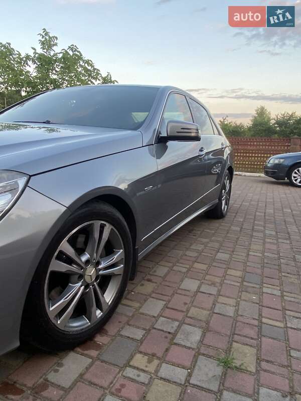 Седан Mercedes-Benz E-Class 2009 в Самборі
