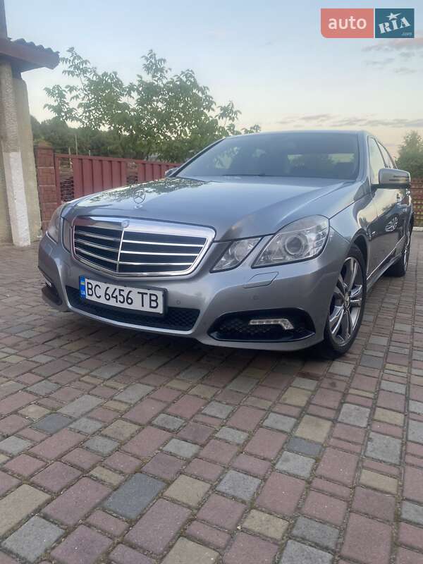 Седан Mercedes-Benz E-Class 2009 в Самборі