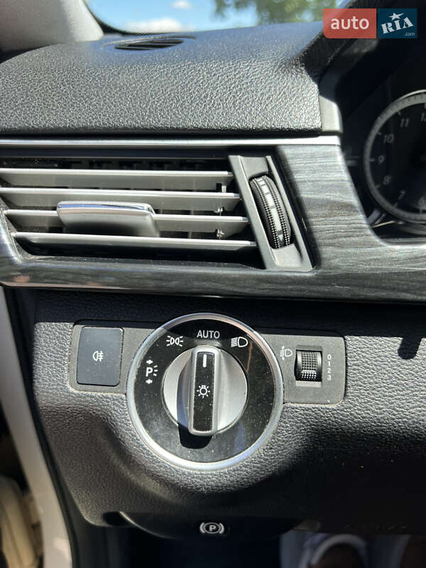 Седан Mercedes-Benz E-Class 2012 в Кропивницькому