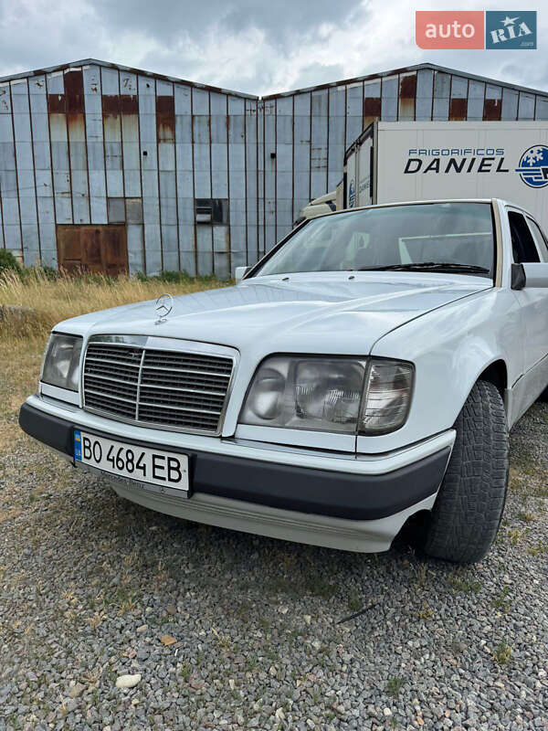 Mercedes-Benz E-Class 1993