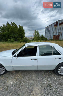 Седан Mercedes-Benz E-Class 1993 в 