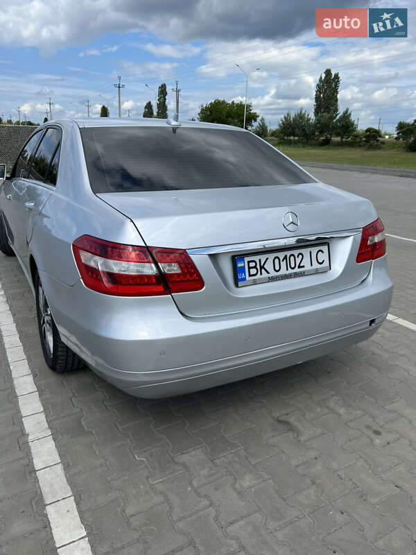 Седан Mercedes-Benz E-Class 2013 в Вараші