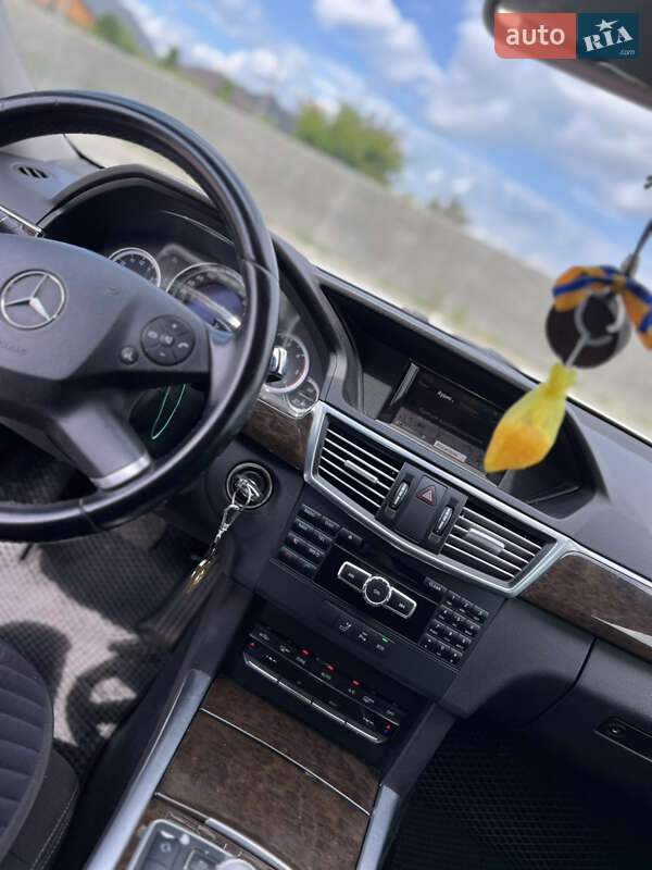 Седан Mercedes-Benz E-Class 2013 в Вараші