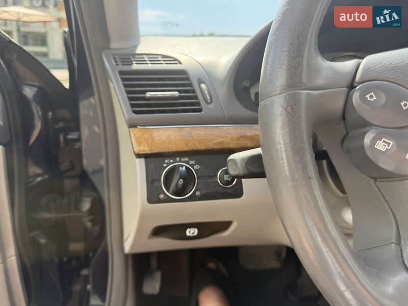 Седан Mercedes-Benz E-Class 2007 в Ужгороде