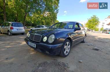 Седан Mercedes-Benz E-Class 1998 в Львове
