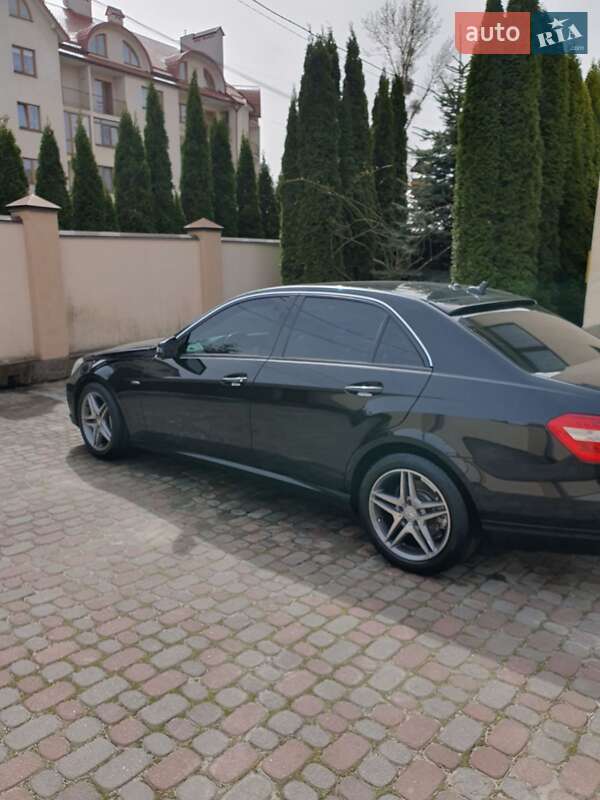 Седан Mercedes-Benz E-Class 2012 в Львове