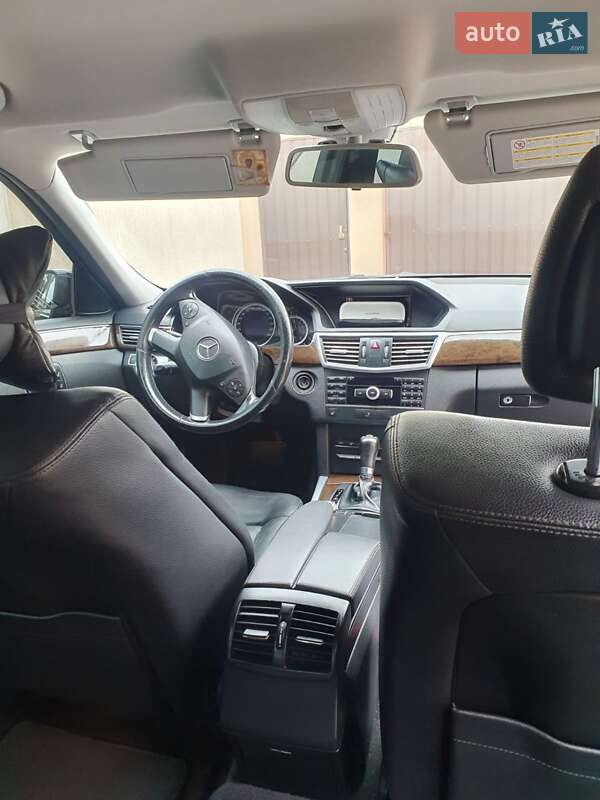 Седан Mercedes-Benz E-Class 2012 в Львове