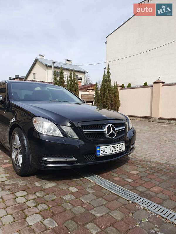 Седан Mercedes-Benz E-Class 2012 в Львове