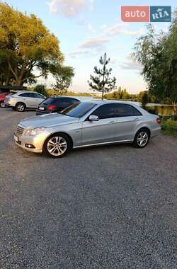 Седан Mercedes-Benz E-Class 2011 в Умані