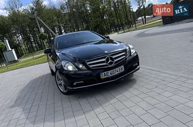 Купе Mercedes-Benz E-Class 2012 в 