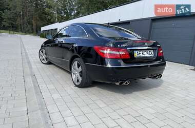 Купе Mercedes-Benz E-Class 2012 в 