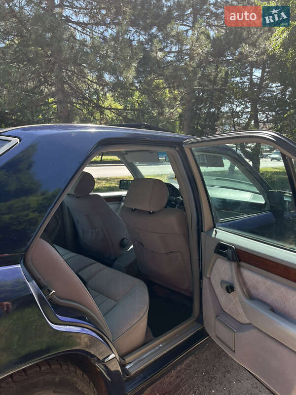 Седан Mercedes-Benz E-Class 1995 в Ужгороді