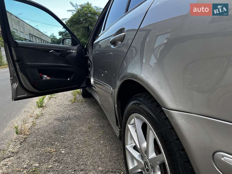 Седан Mercedes-Benz E-Class 2004 в Одессе