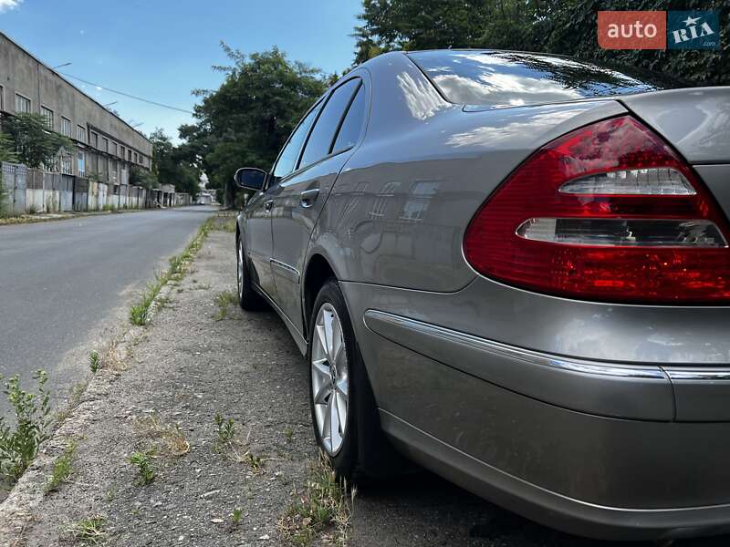 Седан Mercedes-Benz E-Class 2004 в Одессе