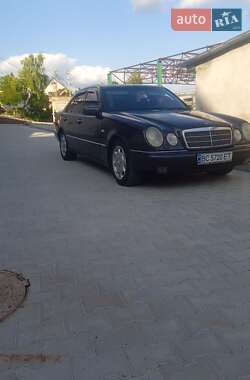 Седан Mercedes-Benz E-Class 1996 в Гусятині