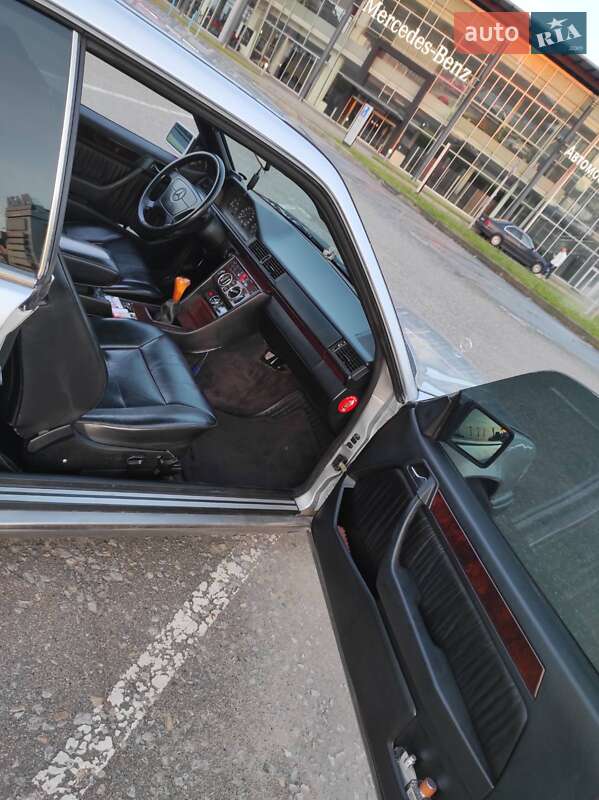 Купе Mercedes-Benz E-Class 1993 в Києві