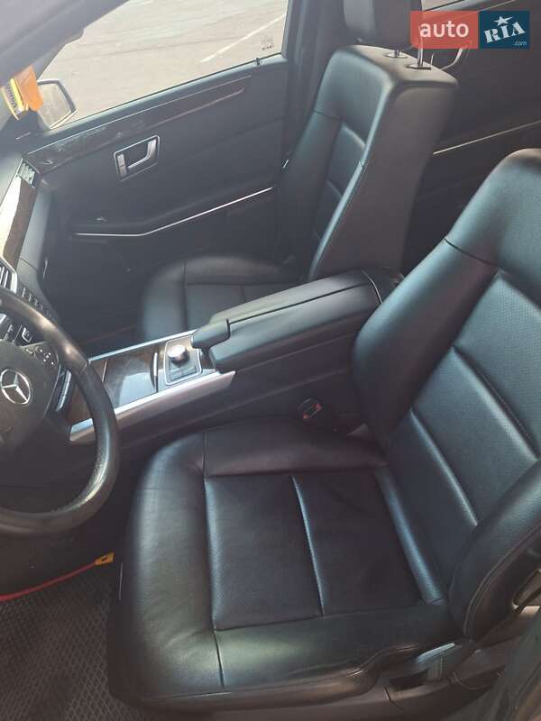 Седан Mercedes-Benz E-Class 2012 в Киеве