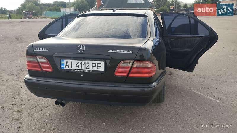 Седан Mercedes-Benz E-Class 1998 в Переяславі