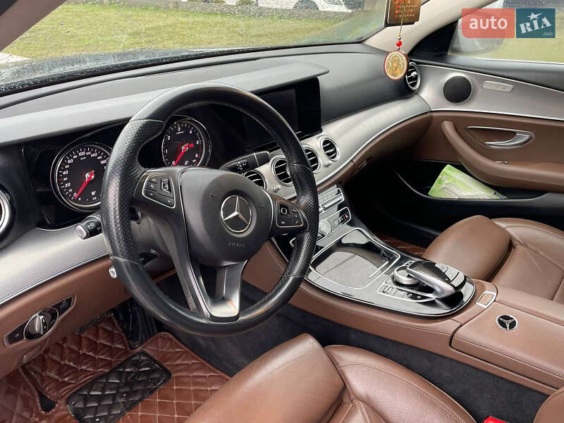 Седан Mercedes-Benz E-Class 2017 в Львові