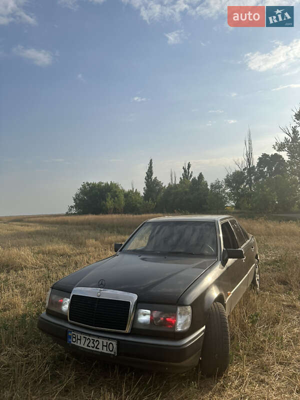 Mercedes-Benz E-Class 1989