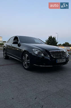 Седан Mercedes-Benz E-Class 2010 в Львове
