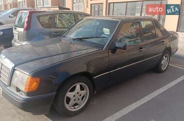 Седан Mercedes-Benz E-Class 1992 в Києві