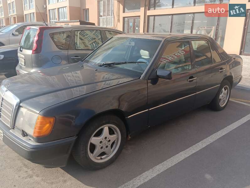 Mercedes-Benz E-Class 1992