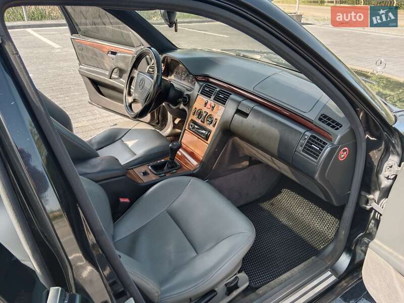 Седан Mercedes-Benz E-Class 1996 в Самборі
