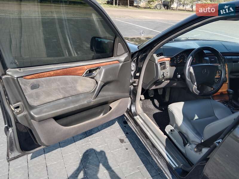 Седан Mercedes-Benz E-Class 1996 в Самборі