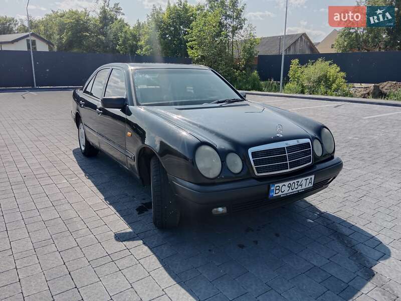 Седан Mercedes-Benz E-Class 1996 в Самборі