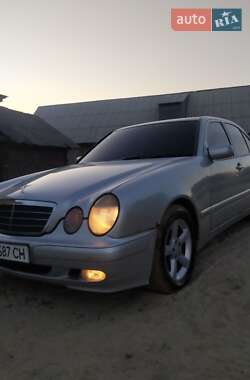 Седан Mercedes-Benz E-Class 2000 в 
