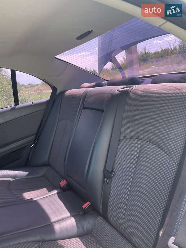 Седан Mercedes-Benz E-Class 2004 в Львове