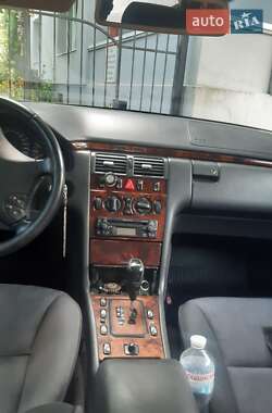 Універсал Mercedes-Benz E-Class 2000 в 