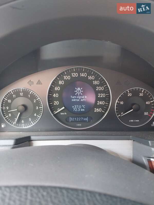 Седан Mercedes-Benz E-Class 2002 в Чернівцях