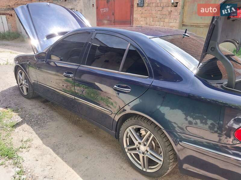 Седан Mercedes-Benz E-Class 2002 в Чернівцях