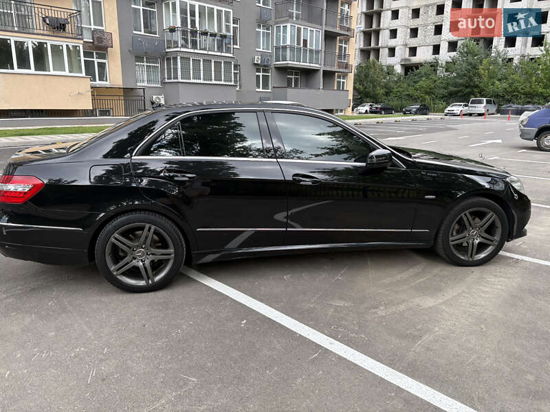 Седан Mercedes-Benz E-Class 2012 в Киеве