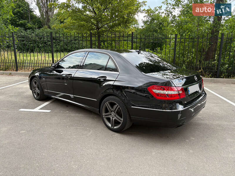 Седан Mercedes-Benz E-Class 2012 в Киеве