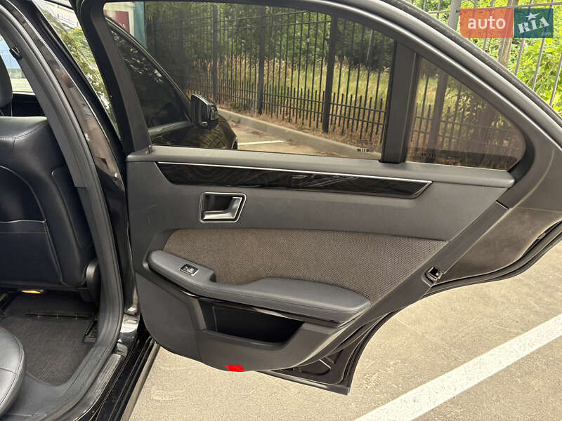 Седан Mercedes-Benz E-Class 2012 в Киеве