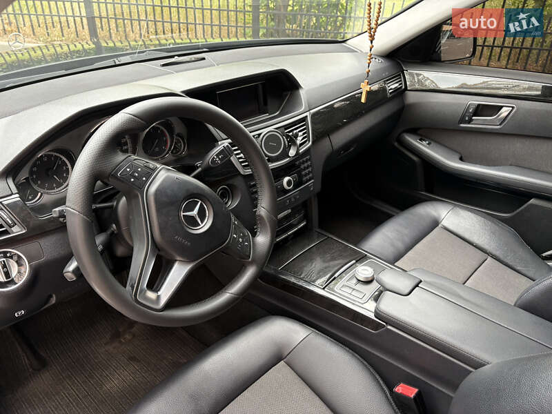Седан Mercedes-Benz E-Class 2012 в Киеве
