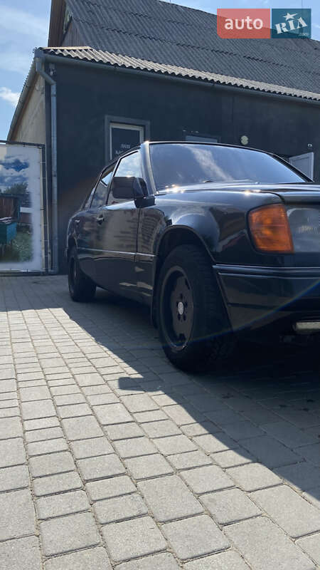 Седан Mercedes-Benz E-Class 1990 в Рогатині