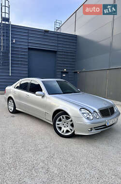 Седан Mercedes-Benz E-Class 2004 в Киеве
